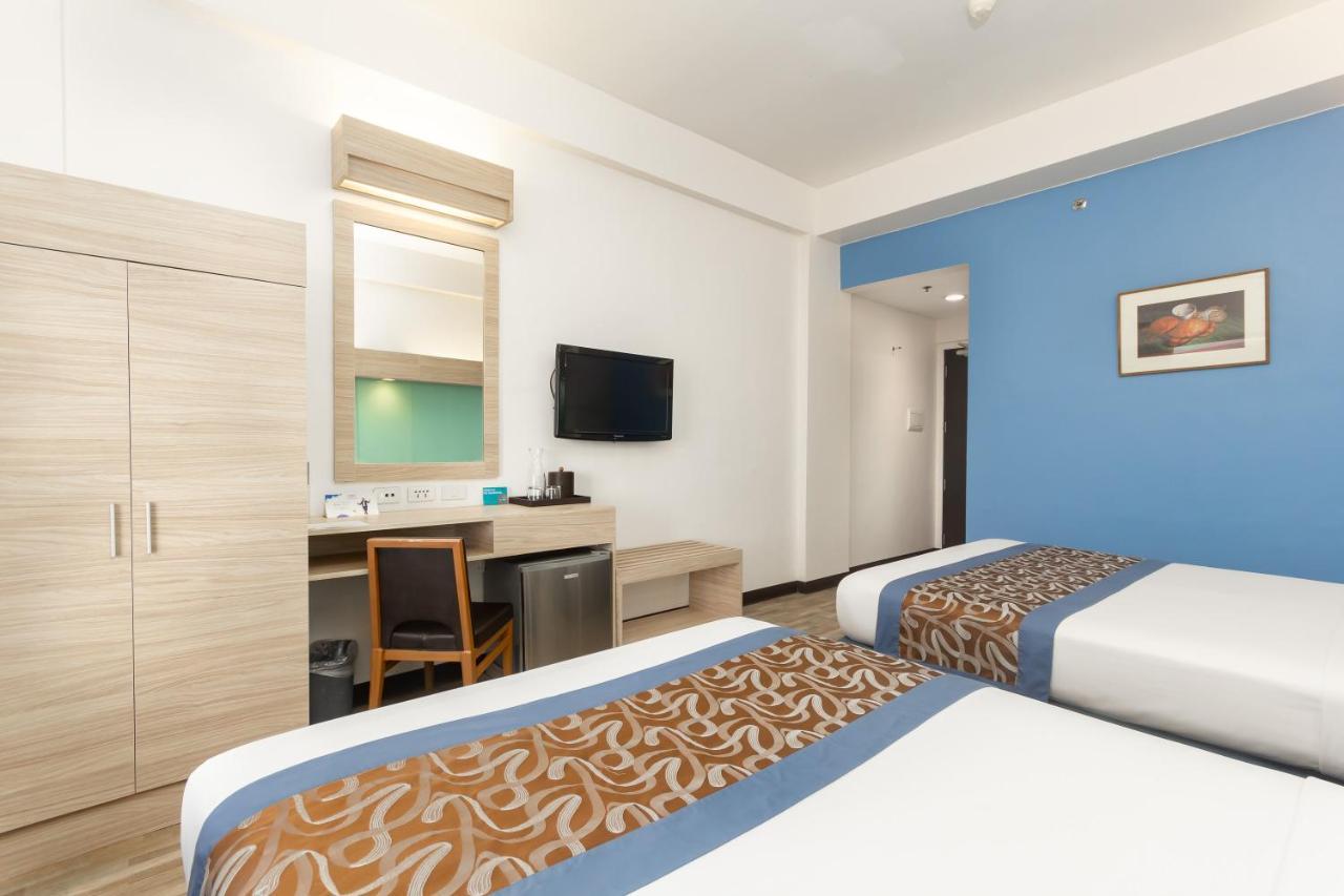 Microtel By Wyndham Mall Of Asia Pasay Exteriör bild