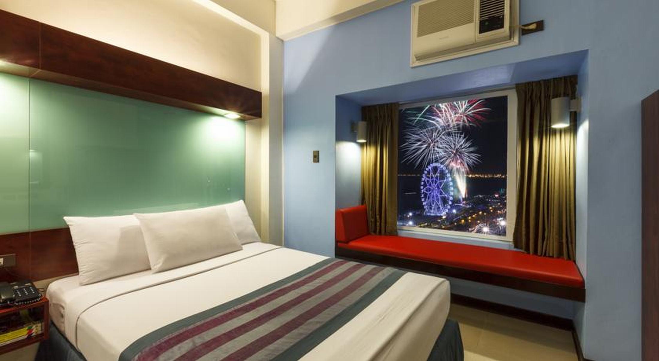 Microtel By Wyndham Mall Of Asia Pasay Exteriör bild