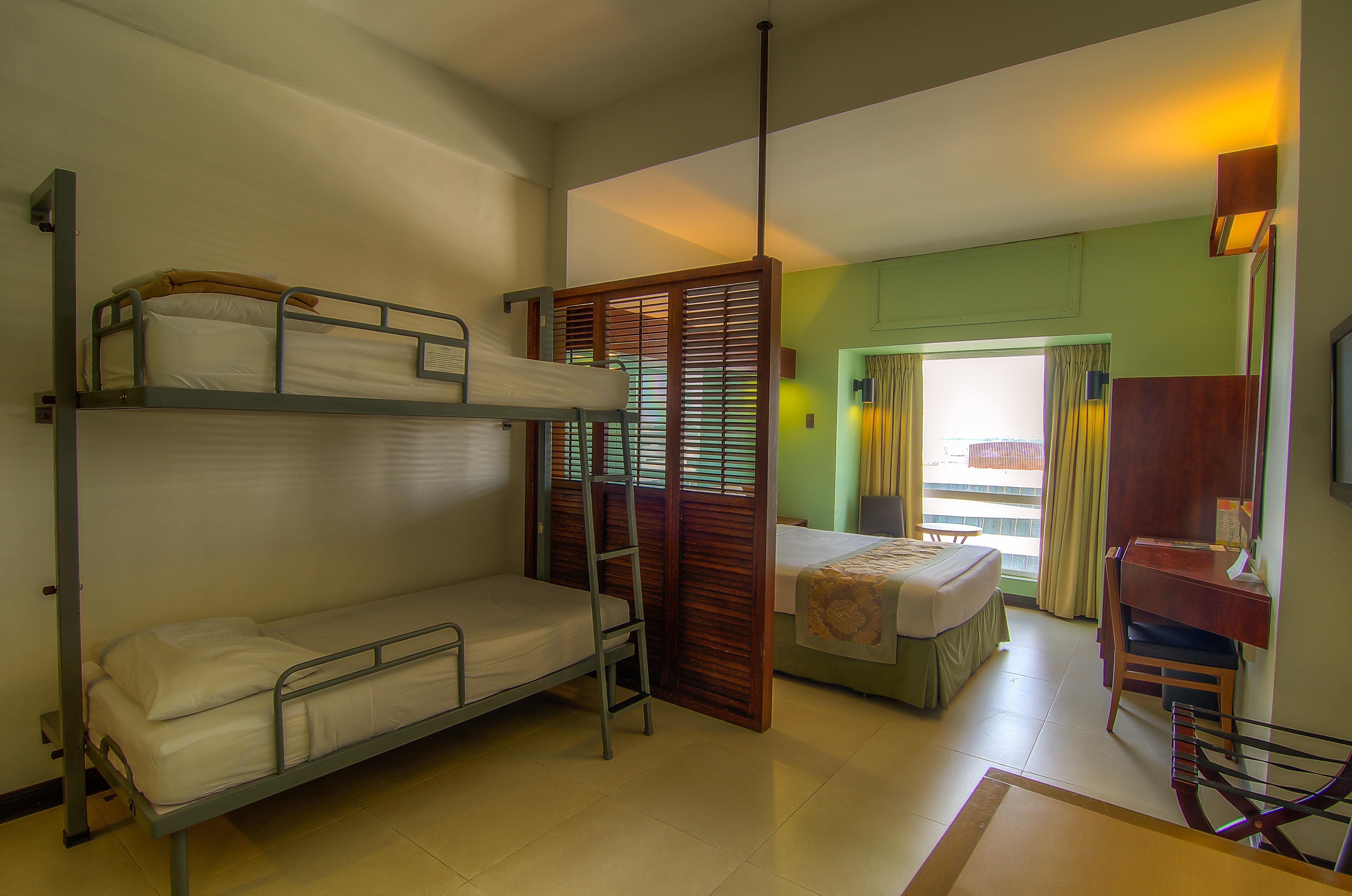 Microtel By Wyndham Mall Of Asia Pasay Exteriör bild