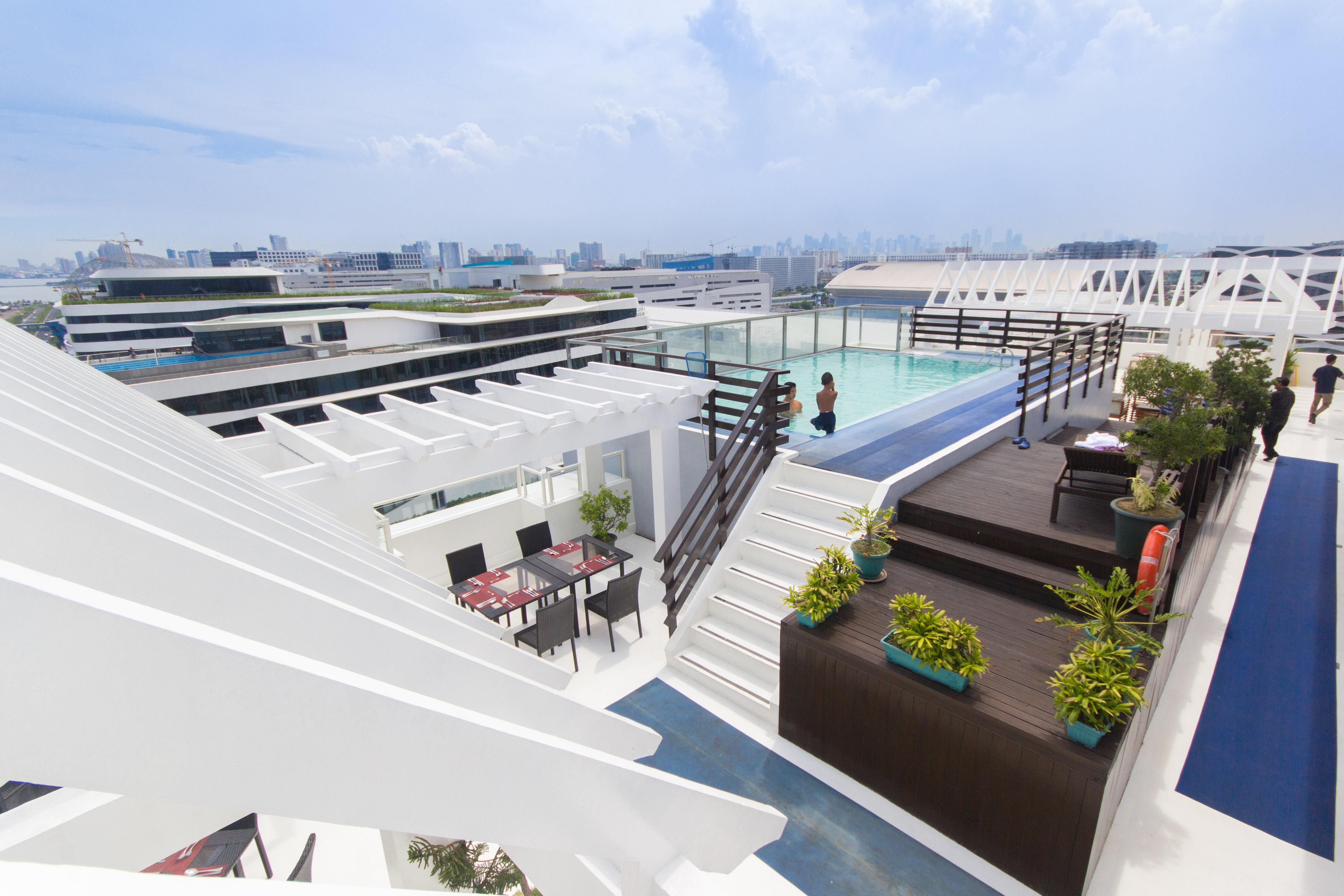 Microtel By Wyndham Mall Of Asia Pasay Exteriör bild