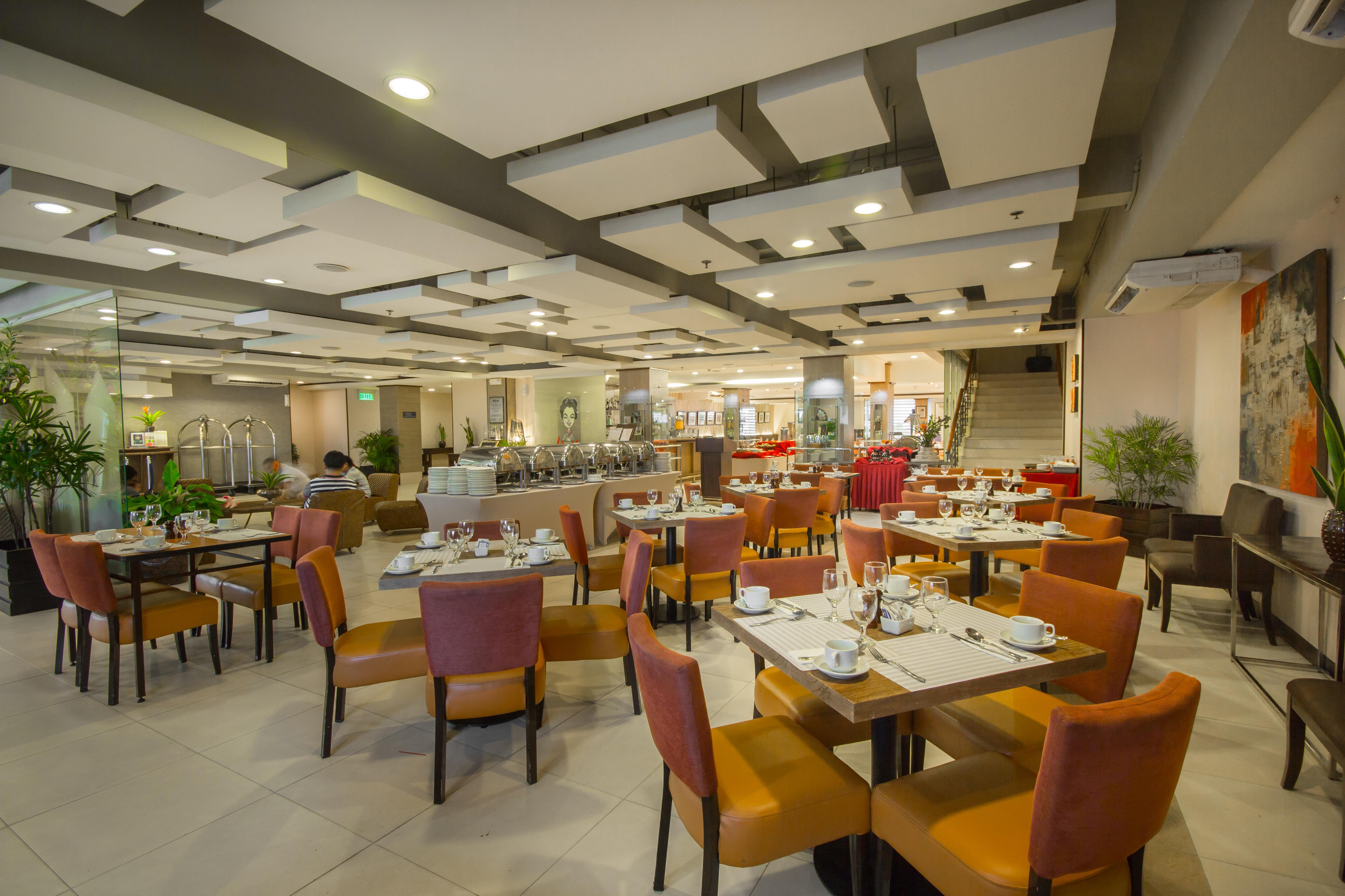 Microtel By Wyndham Mall Of Asia Pasay Exteriör bild