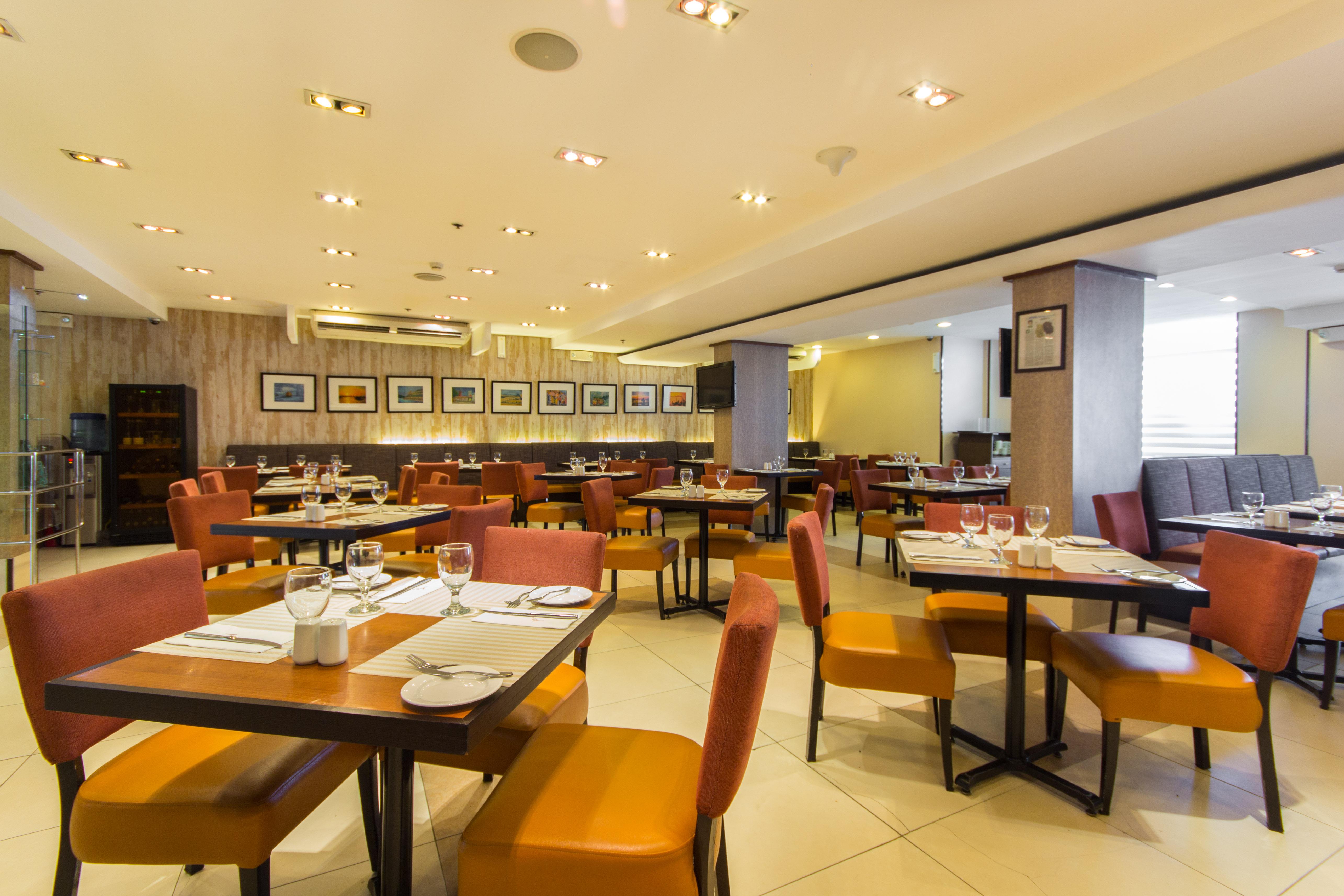 Microtel By Wyndham Mall Of Asia Pasay Exteriör bild