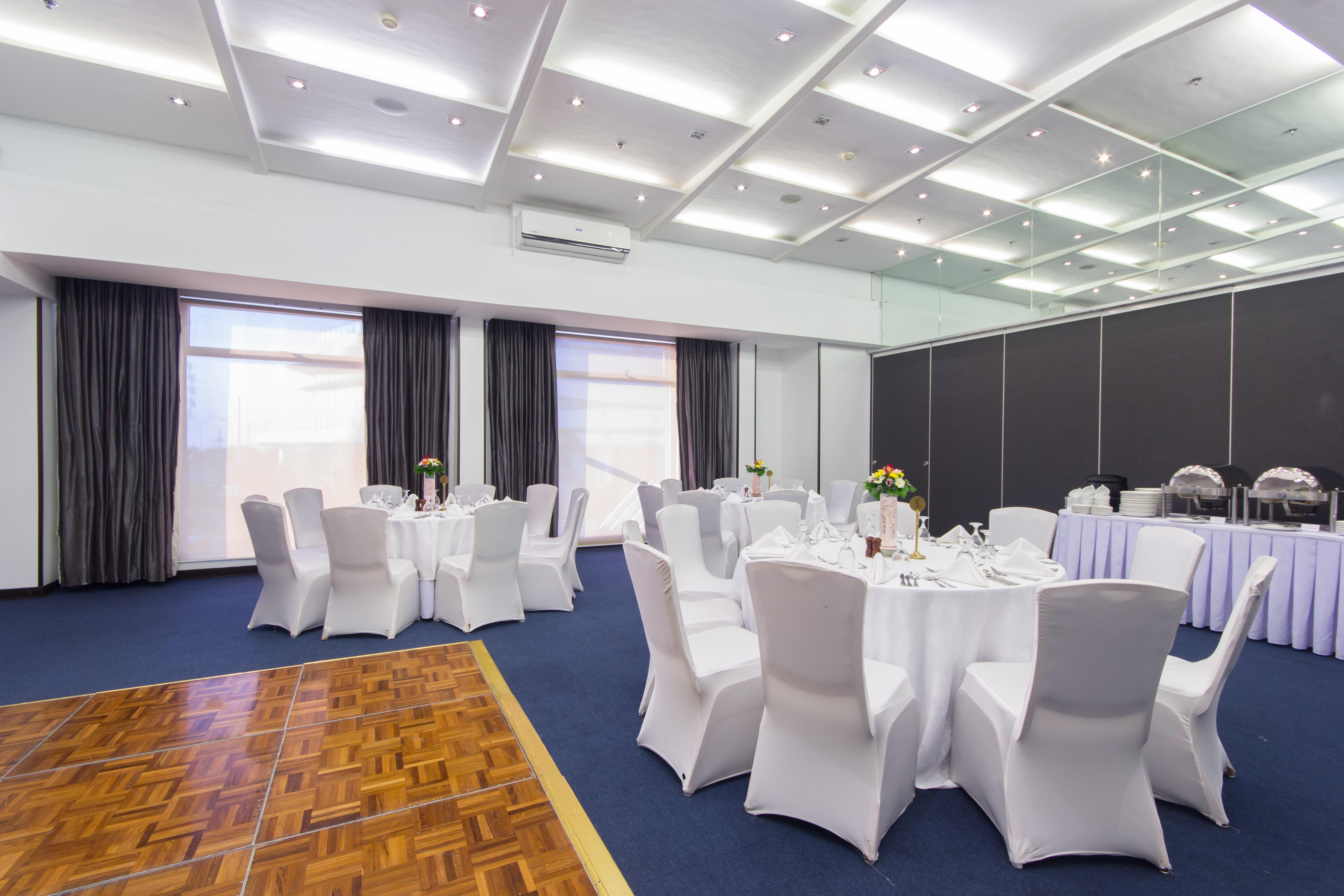Microtel By Wyndham Mall Of Asia Pasay Exteriör bild