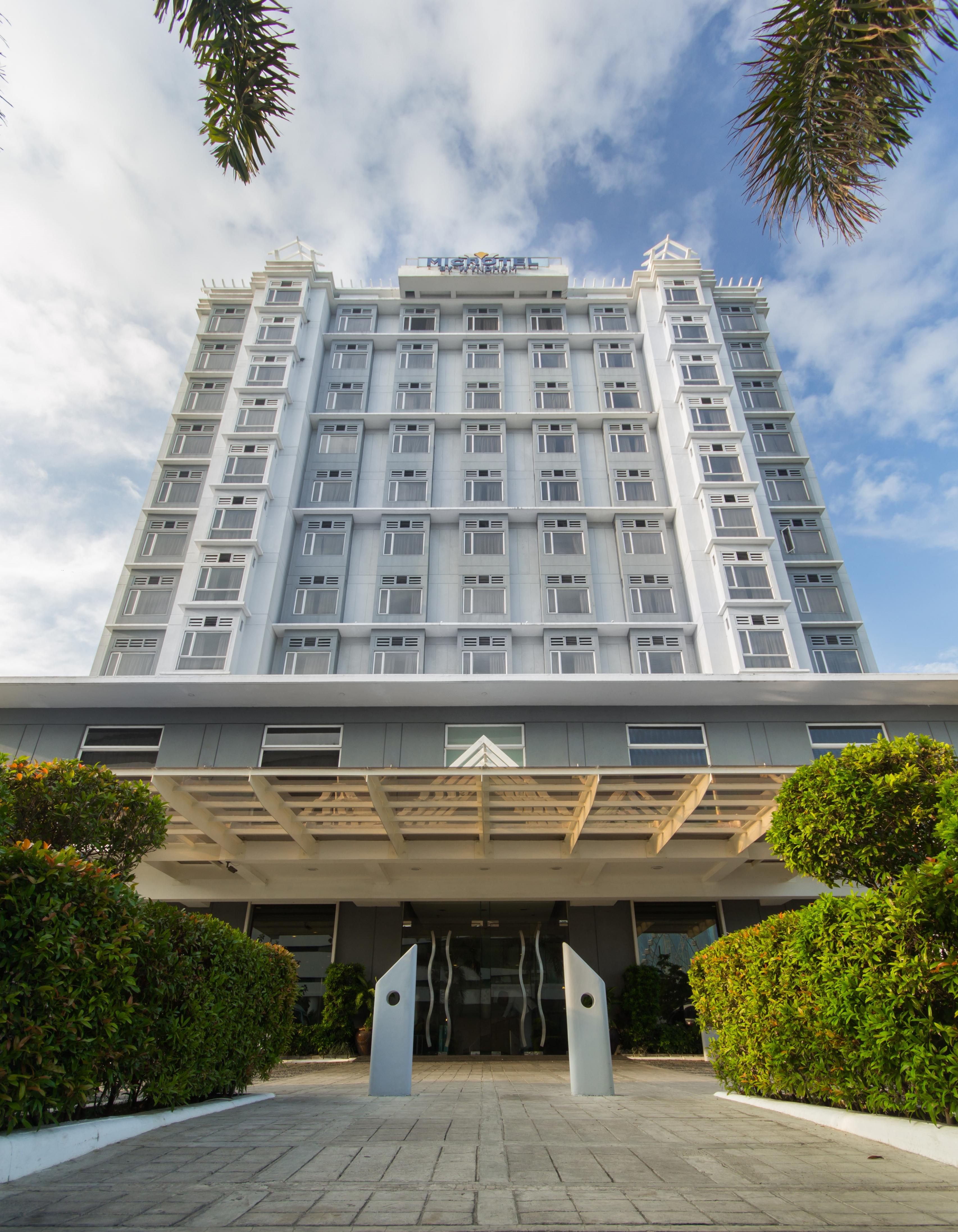 Microtel By Wyndham Mall Of Asia Pasay Exteriör bild