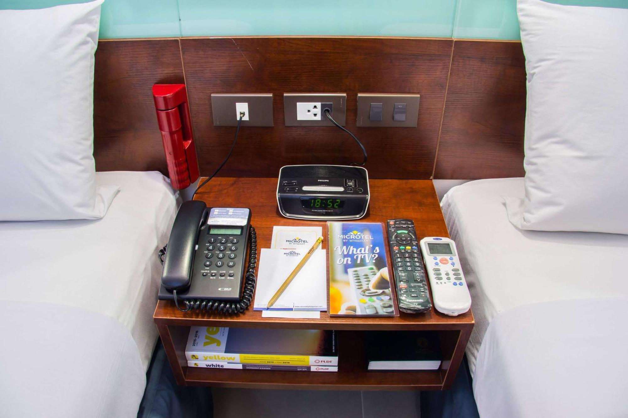 Microtel By Wyndham Mall Of Asia Pasay Exteriör bild