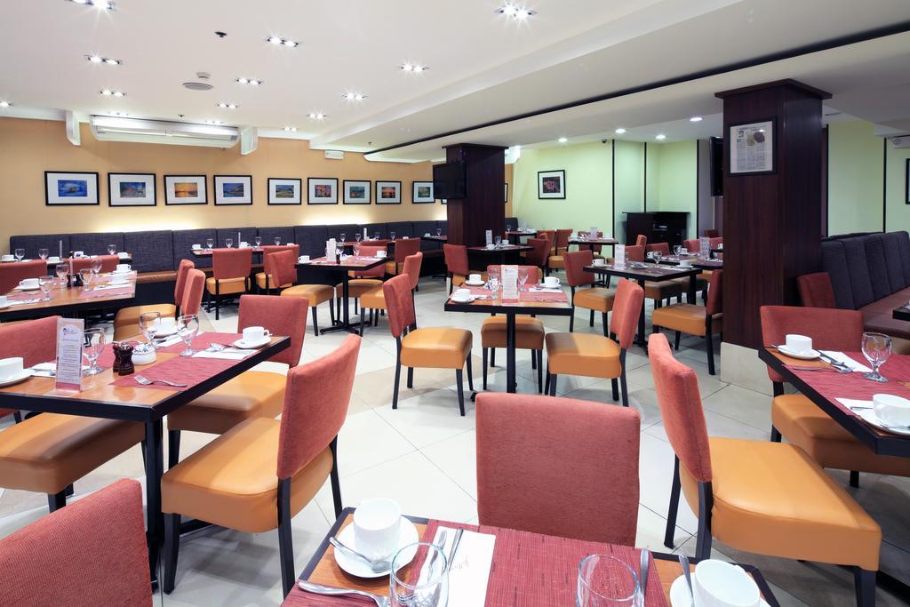 Microtel By Wyndham Mall Of Asia Pasay Exteriör bild