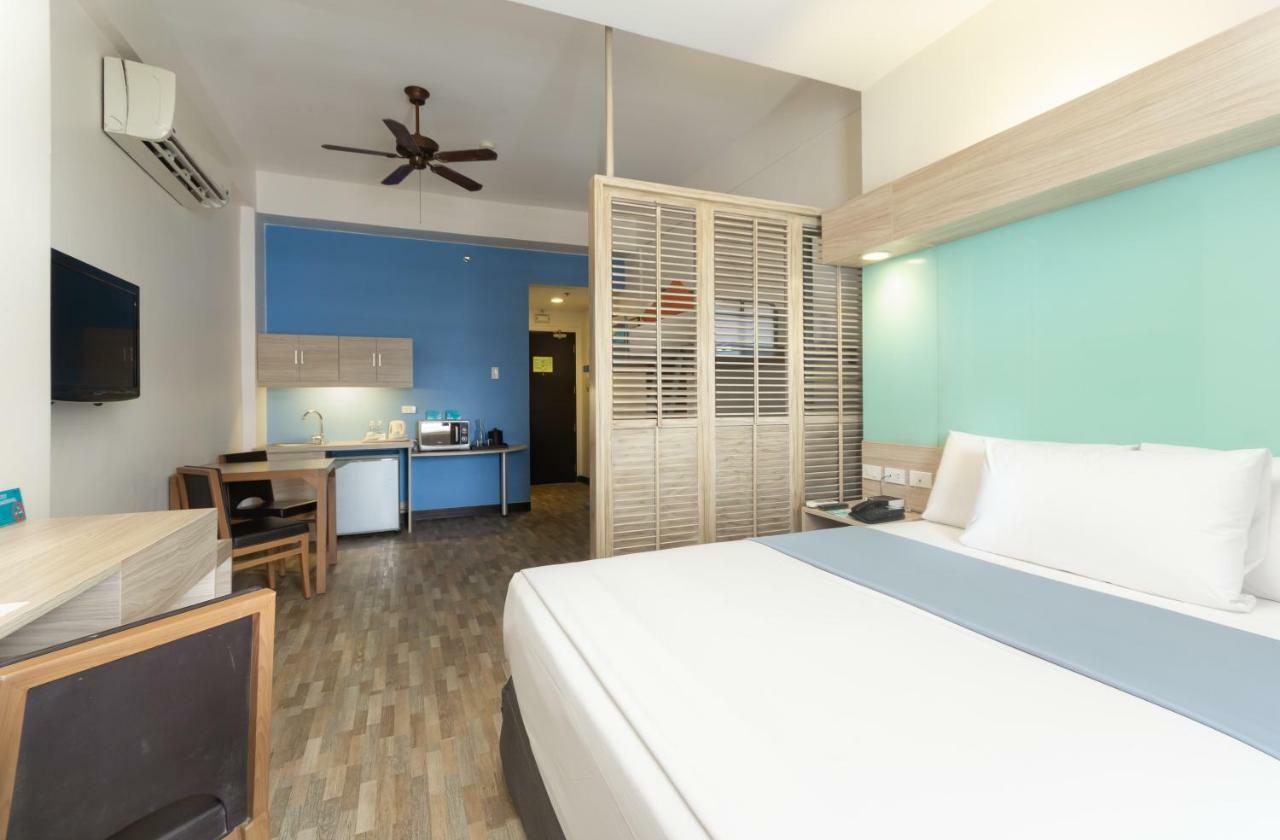 Microtel By Wyndham Mall Of Asia Pasay Exteriör bild