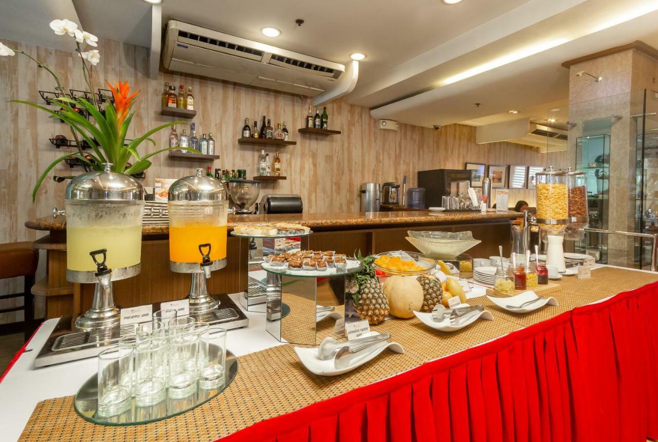 Microtel By Wyndham Mall Of Asia Pasay Exteriör bild